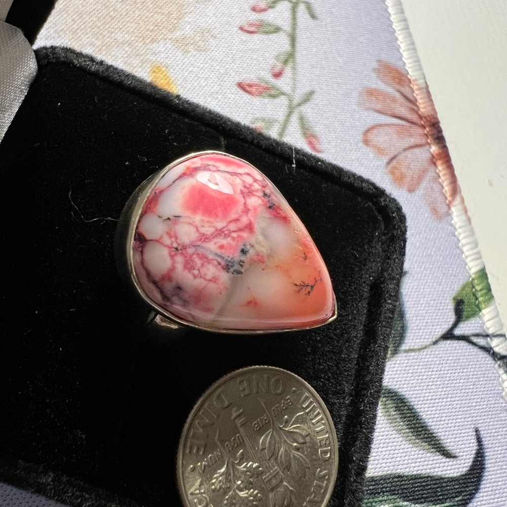 Teardrop Shaped Pink Opal Agate Dendrite Ring - Picture 4 of 8